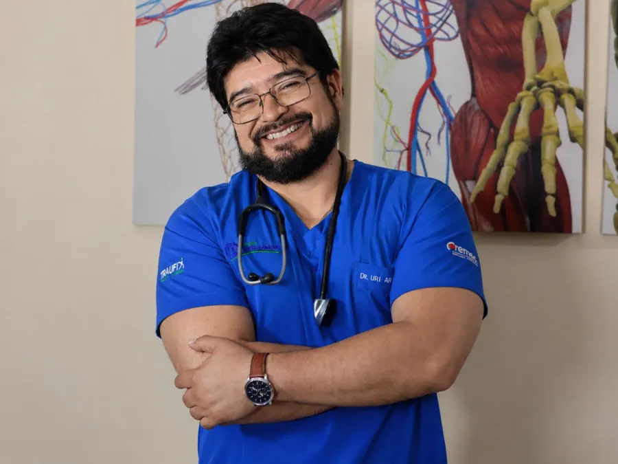 Dr. Yuri Arévalo